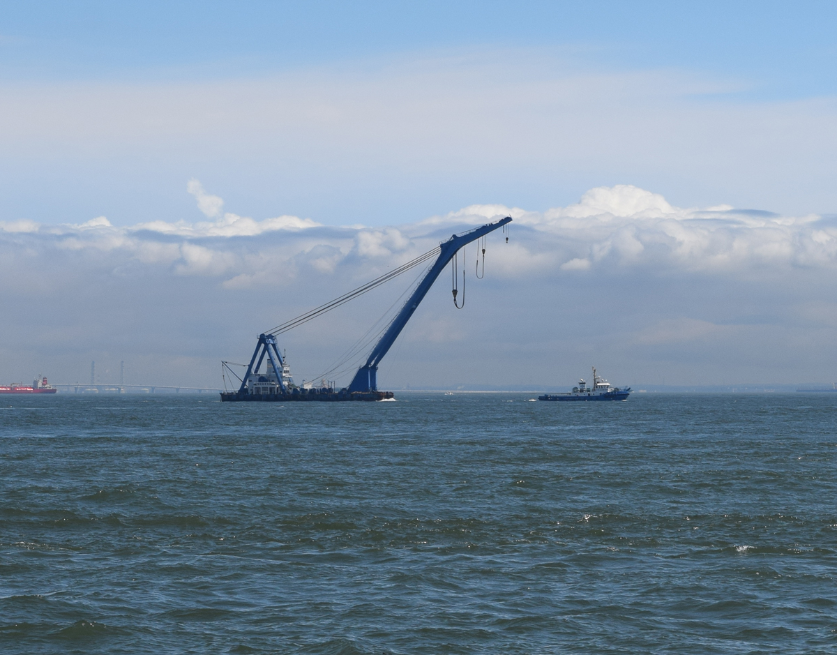 shippinmg_manual_floating_crane